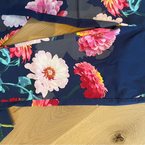 Banana Republic Avery Blue Floral Capri 00 Petite - Picture 3 of 7